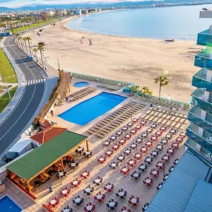 https://golden-donaire-beach.top-hotels-tarragona.com